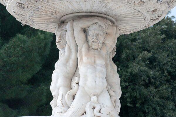 The bowl in the middle of the Orion fountain in front of Messina cathedral is borne by four tritons. The fountain was made in